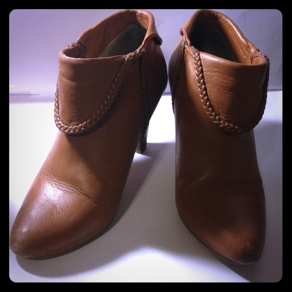 Cognac brown leather cuff booties