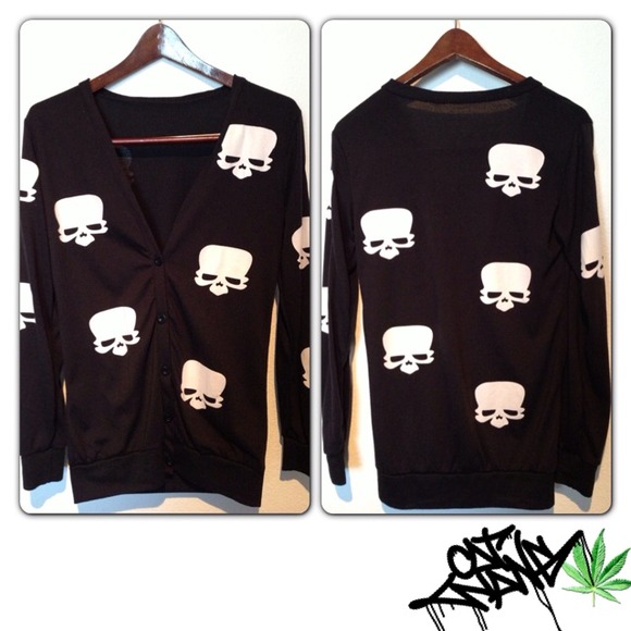 ❌TRADE❌• skull cardigan •