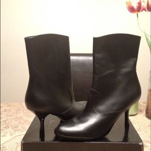 Cute Black Leather Ankle boots!