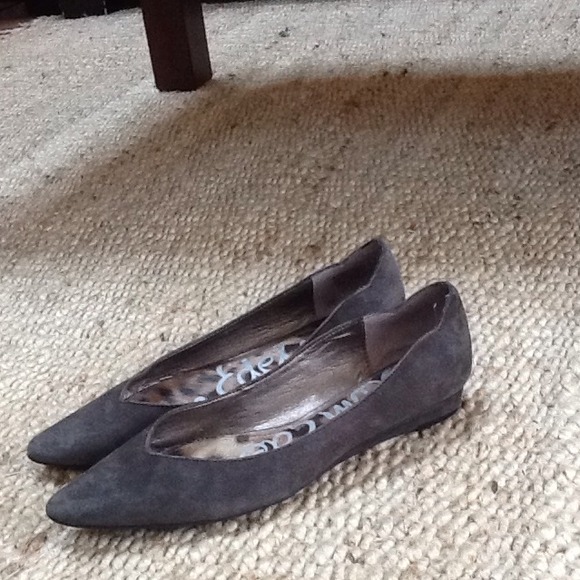 ❌NOT AVAILABLE❌ Gray Suede Flats - Picture 2 of 2