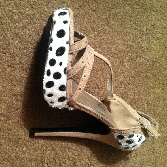 Black and white polka dot with tan suede heels - Picture 2 of 3