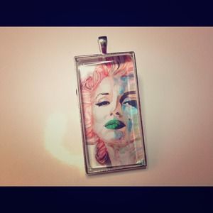 Stylish Marilyn Monroe image silver photo pendant