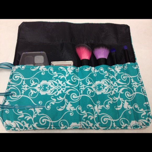 πSOLDπ Teal damask brush roll - Picture 2 of 2