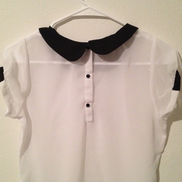 ❌❌SOLD in bundle❌❌NWOT Peter Pan collar top - Picture 4 of 4