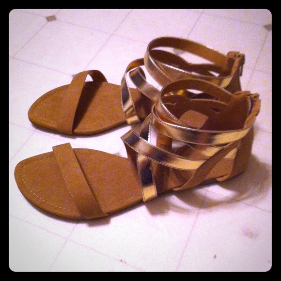 Camel Brown flats with gold accent