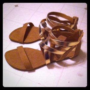 Camel Brown flats with gold accent