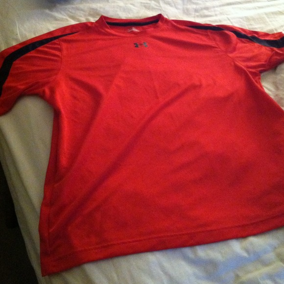 Under Armour XL red cardio shirt