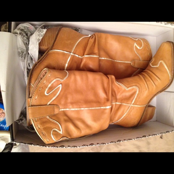 Tan cowgirl boots