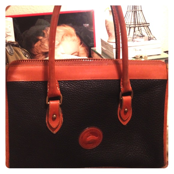 Dooney & Bourke hand bag