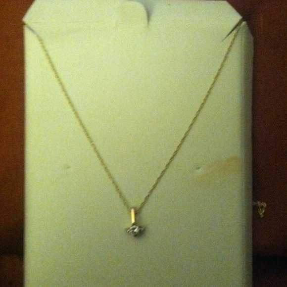 10kt 18inch gold necklace w/ diamond pendant