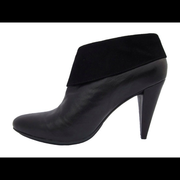 Coach Annika Black Ankle boots SIZE 7!! - Picture 2 of 2