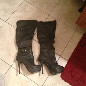 Fabulous grey boots!