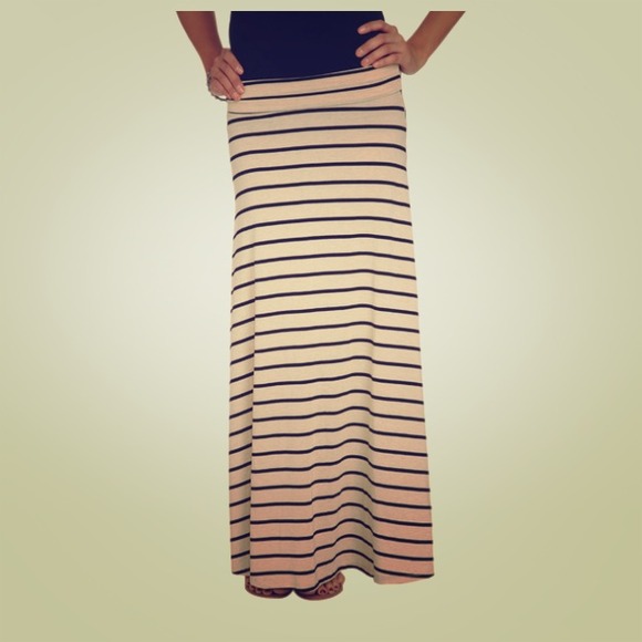 Stripe Maxi Skirt & F21 Peach Crop Sweater