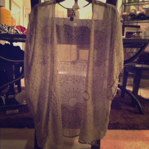 ❌SOLD❌Sheer blck&white shall