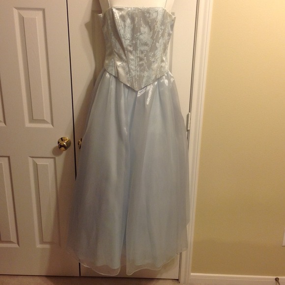 👗 Pale Baby Blue Full-Length Victorian Dress 👗