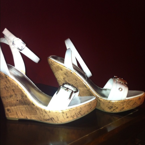 Classified white wedges