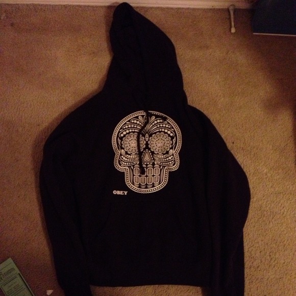 ⭐Reserved⭐Authentic Obey sweatshirt