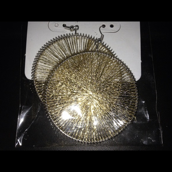 Earring! - Picture 2 of 2