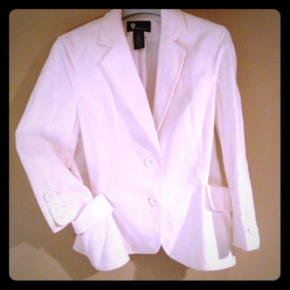 Nine West white blazer...💖