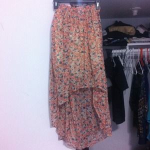 Floral high-low skirt.