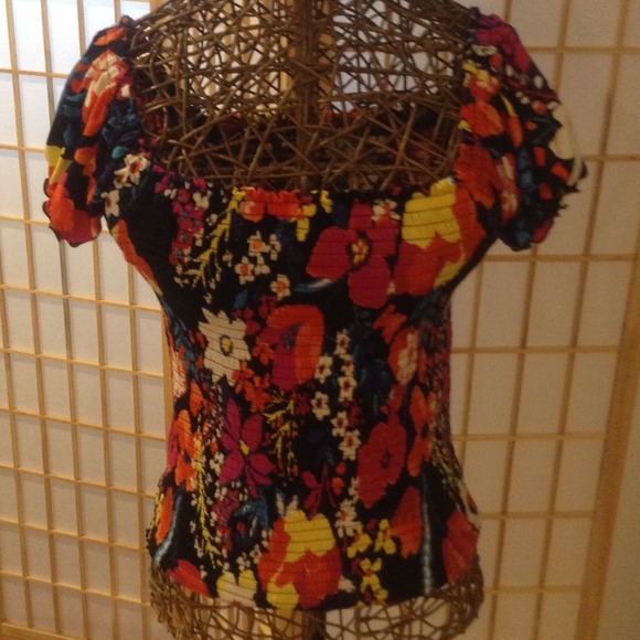 Never worn American Rag stretch floral shirt.