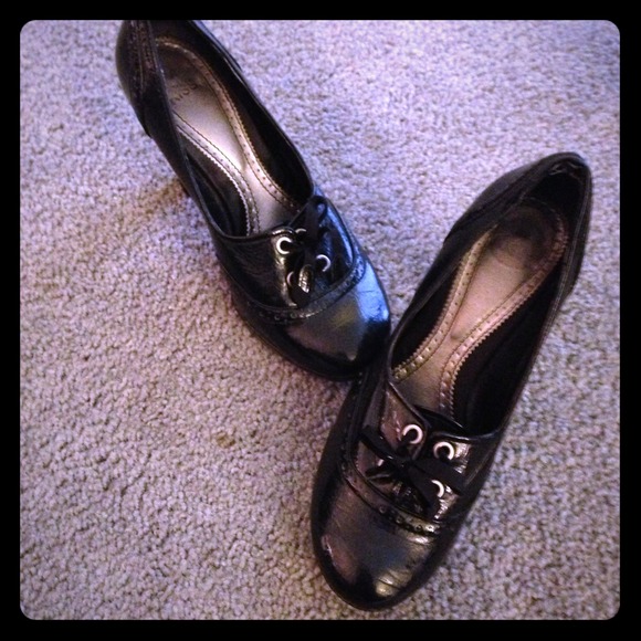 💢💢SOLD💢💢Black low heels