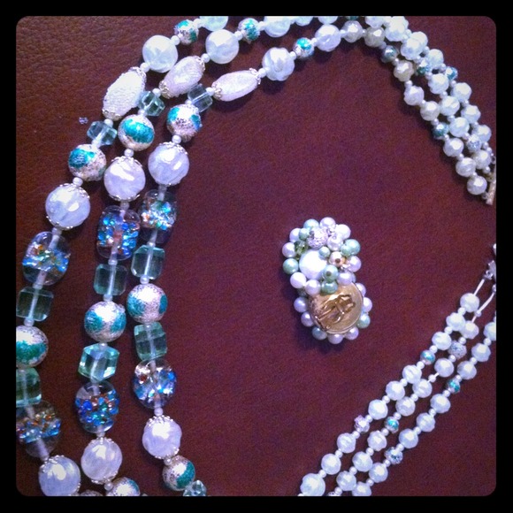 HOLD FOR @sgs2013 Vintage circa 1960's choker