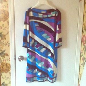 Boat neck shift dress with graphic pattern
