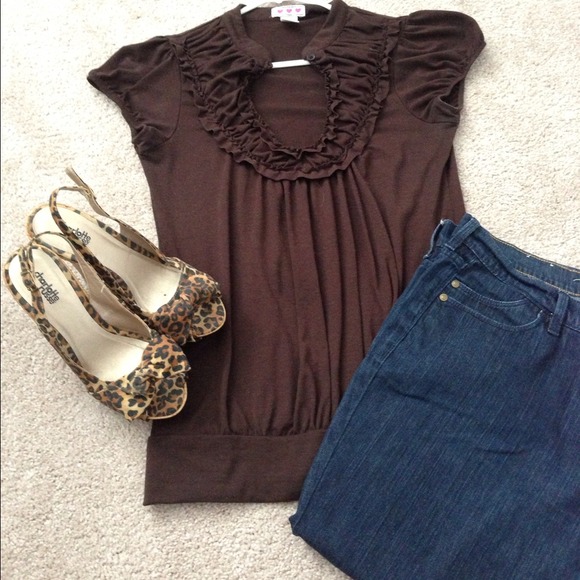 🚫Sold in Bundle🚫 Cute brown top