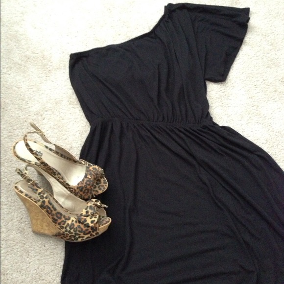 🚫Sold in Bundle🚫 NWOT One Shoulder Dress