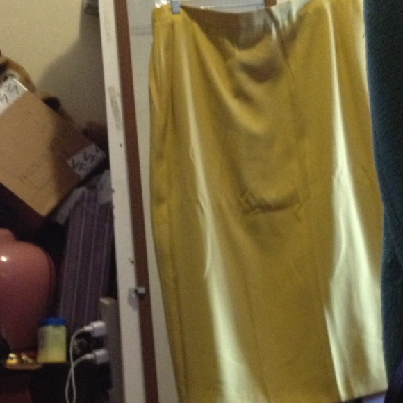 Mustard skirt suit - Picture 3 of 3