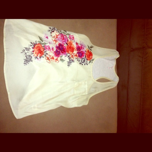 🎈Sold Flower tank top