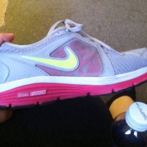 💥Nike dual fusion💥