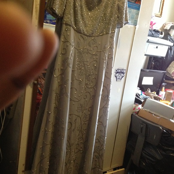 Beautiful grey evening gown - Picture 2 of 2