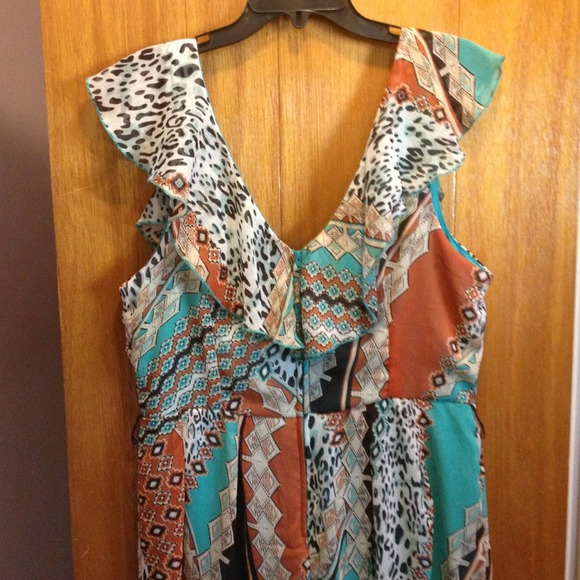 Bisou Bisou dress. - Picture 3 of 4