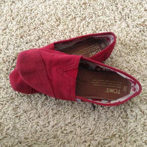 🎉SOLD🎉Red toms