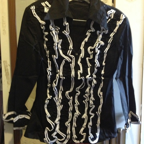 Black and white ruffle long sleeve shirt