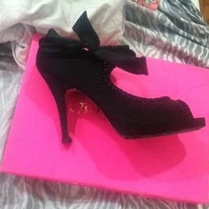 Classy Black Betsy Johnson Baby Doll Heels