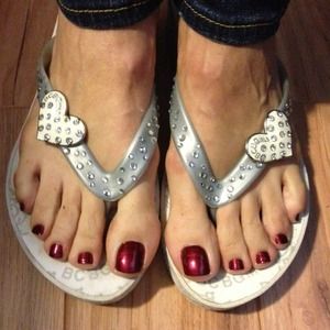 2 pair BCBG platform flip flops
