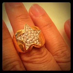 Sparkling star gold tone ring size 6