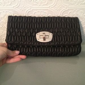 Black clutch