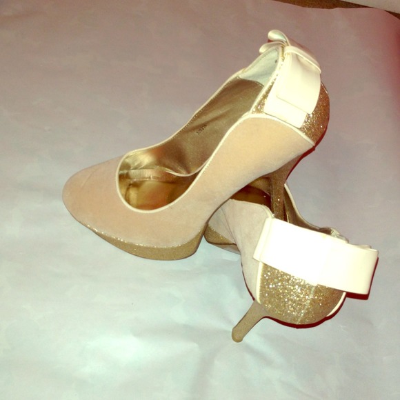 Nude sparkly heels with detailed bow 🔴Reserved🔴