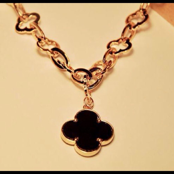 Vintage black clover necklace - gold.