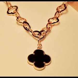 Vintage black clover necklace - gold.
