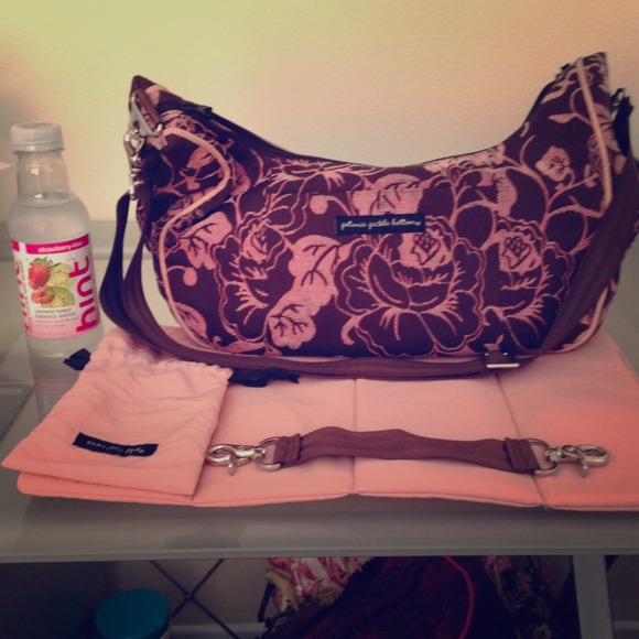 🚫SOLD🚫Petunia Pickle Bottom Touring Tote - Picture 1 of 2