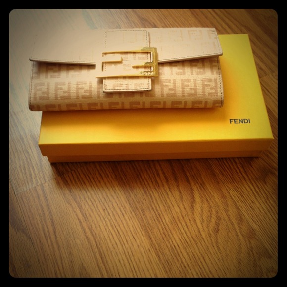 .....FENDI wallet.....