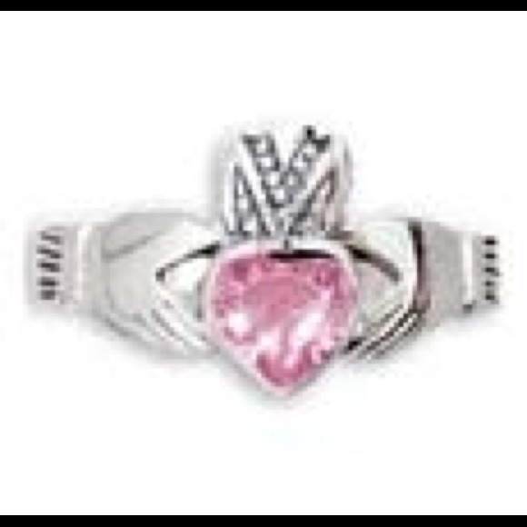 Irish promise ring .