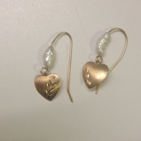 Bundle of pearl earring and 14 kt diamond ring