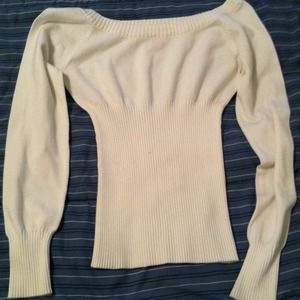 Brand new sweater never worn no tags