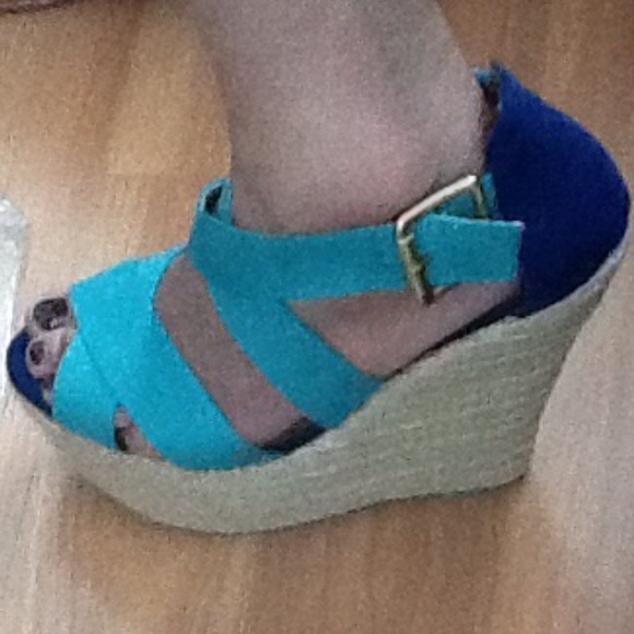 My deliscious shoes wedge sandals!  NEW NOT USED!! - Picture 3 of 4